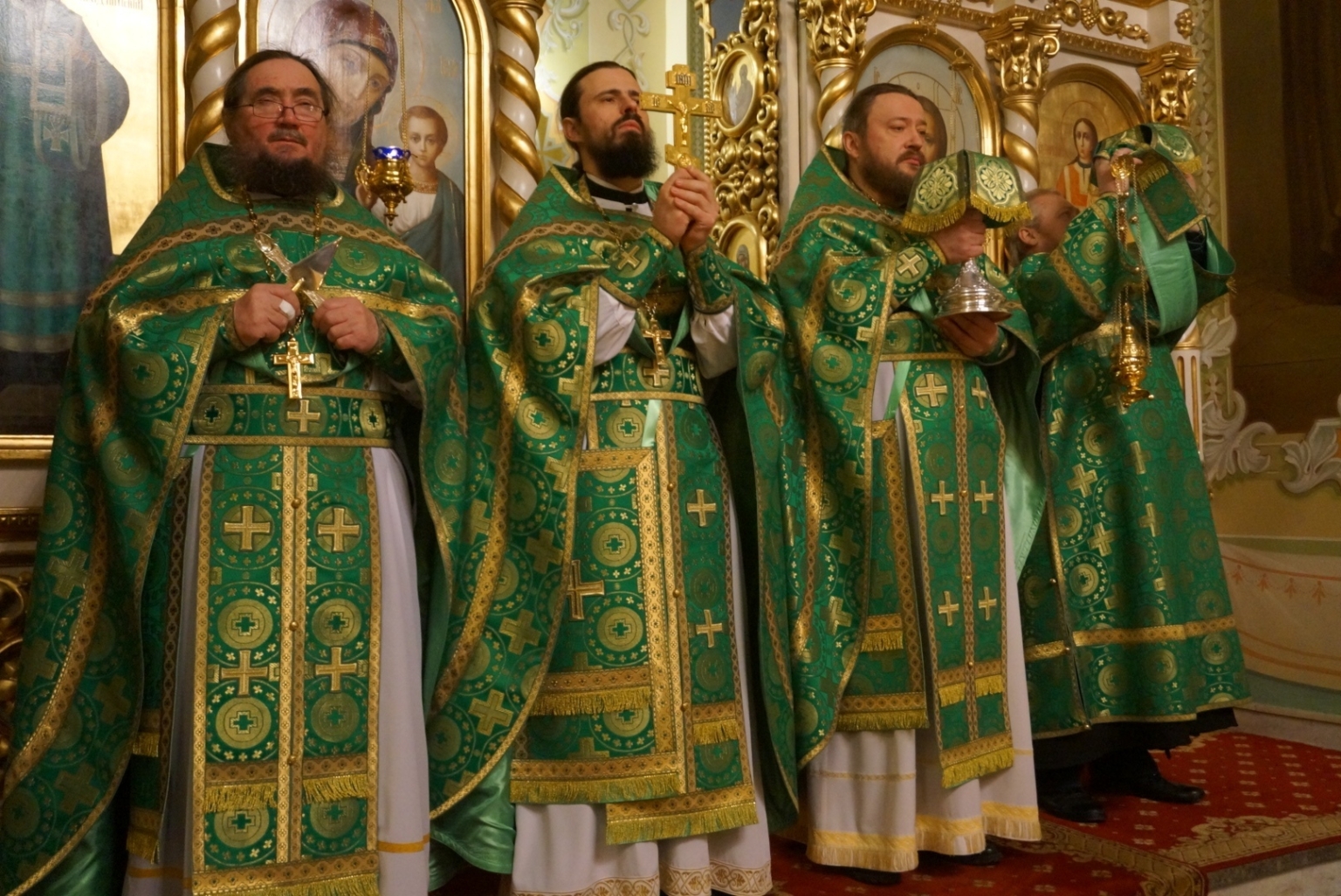 4 ноября церковь празднует. При каком царе был освящён Покровский собор в Барнауле.