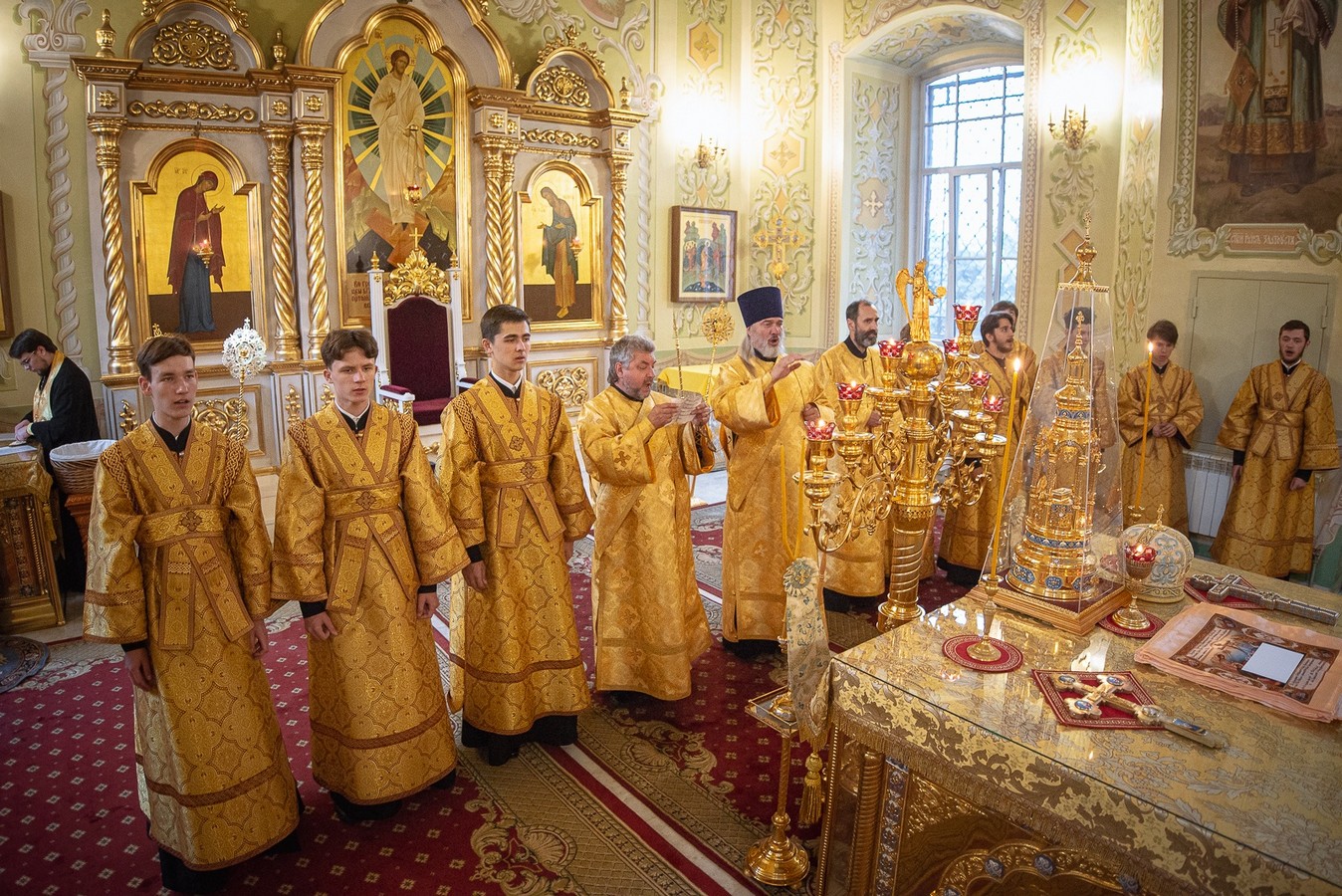 Богослужения в покровском монастыре