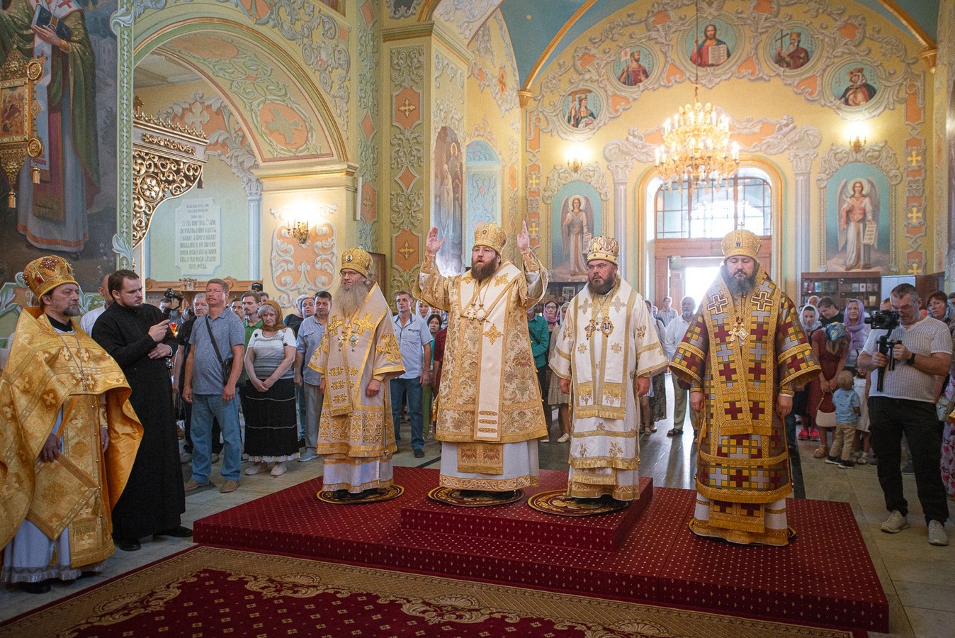 Неделя 4-я по Пятидесятнице. Соборное архиерейское богослужение — Покровский  собор города Саратова