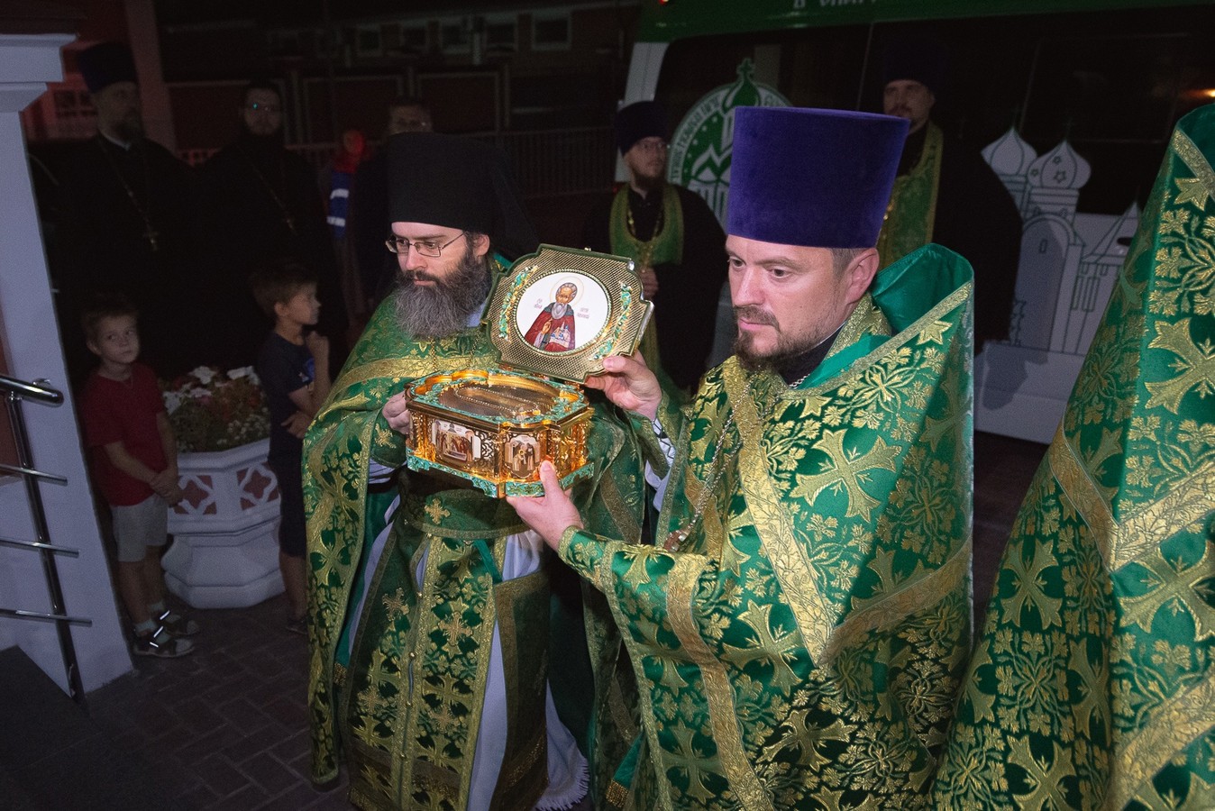 В Саратове встретили мощи преподобного Сергия Радонежского — Покровский  собор города Саратова