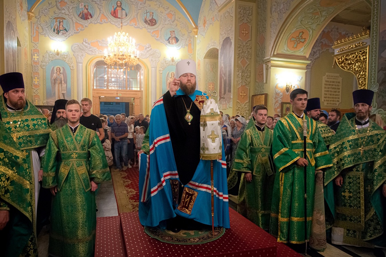 В Саратове встретили мощи преподобного Сергия Радонежского — Покровский  собор города Саратова