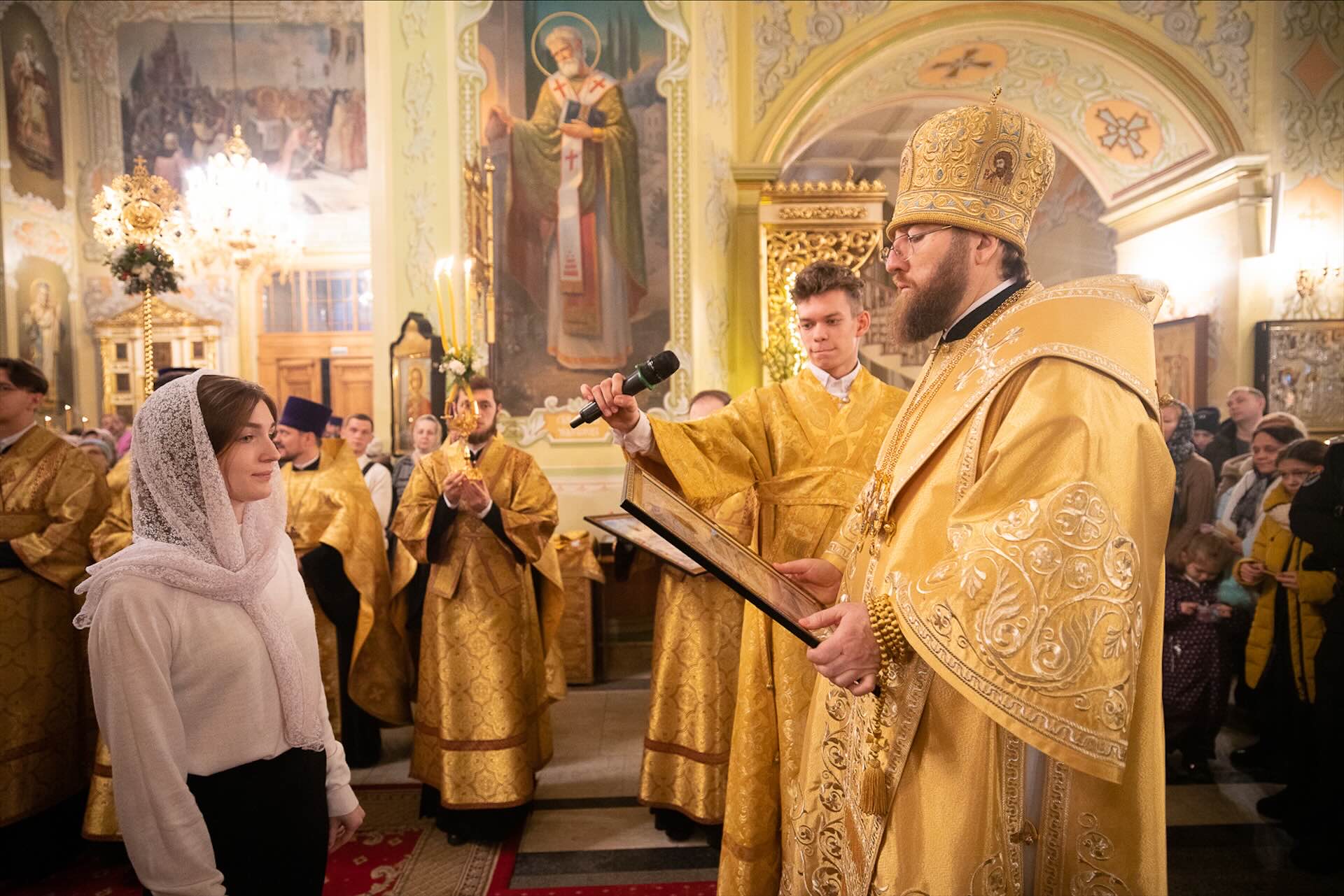 Праздничная литургия в Покровском соборе Барнаула