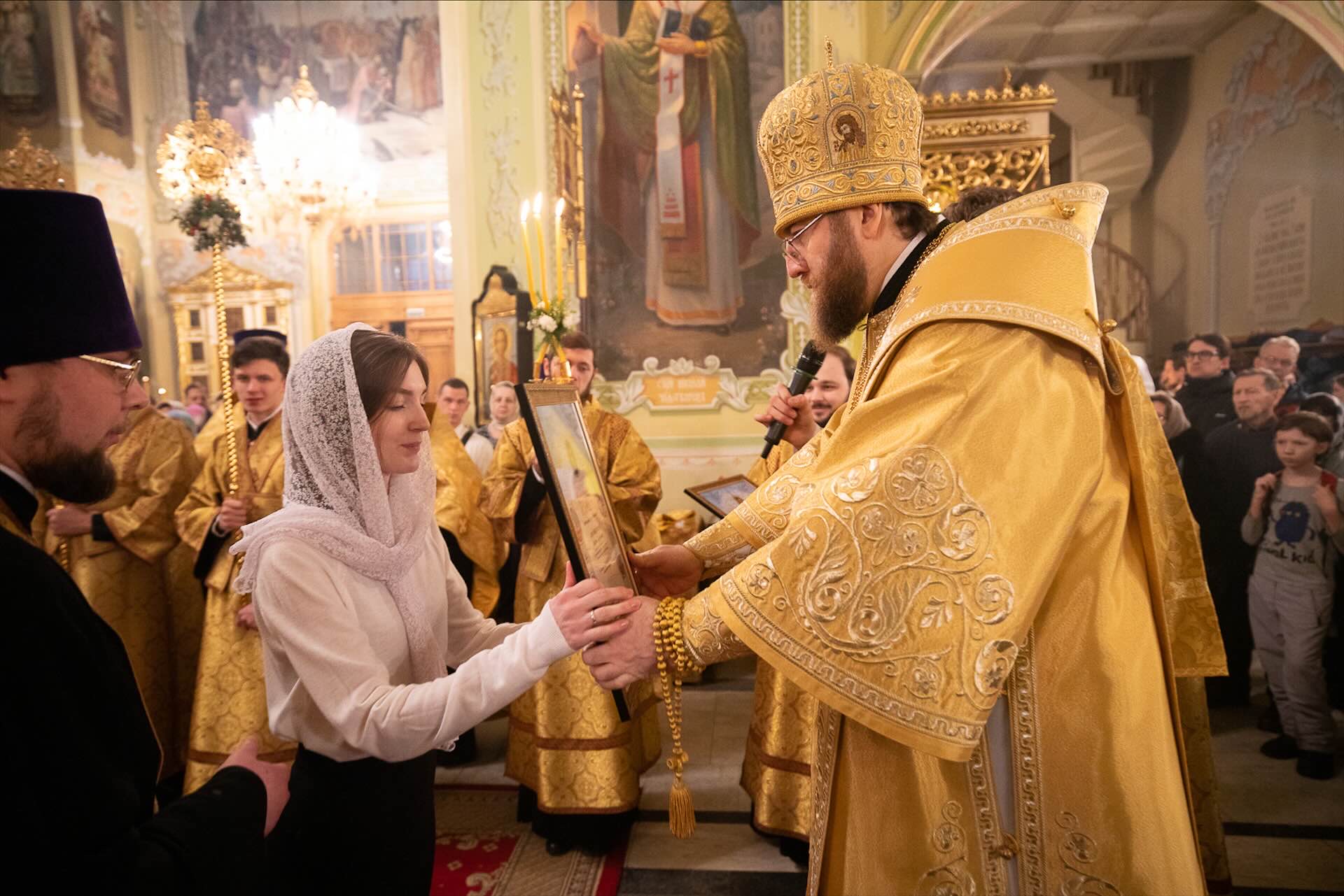 Праздничная литургия в Покровском соборе Барнаула